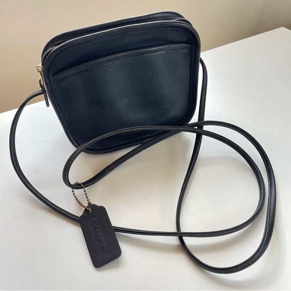 Coach Handbags - Coach Vintage Hadley Mini Zip Bag Black Glove Tanned leather